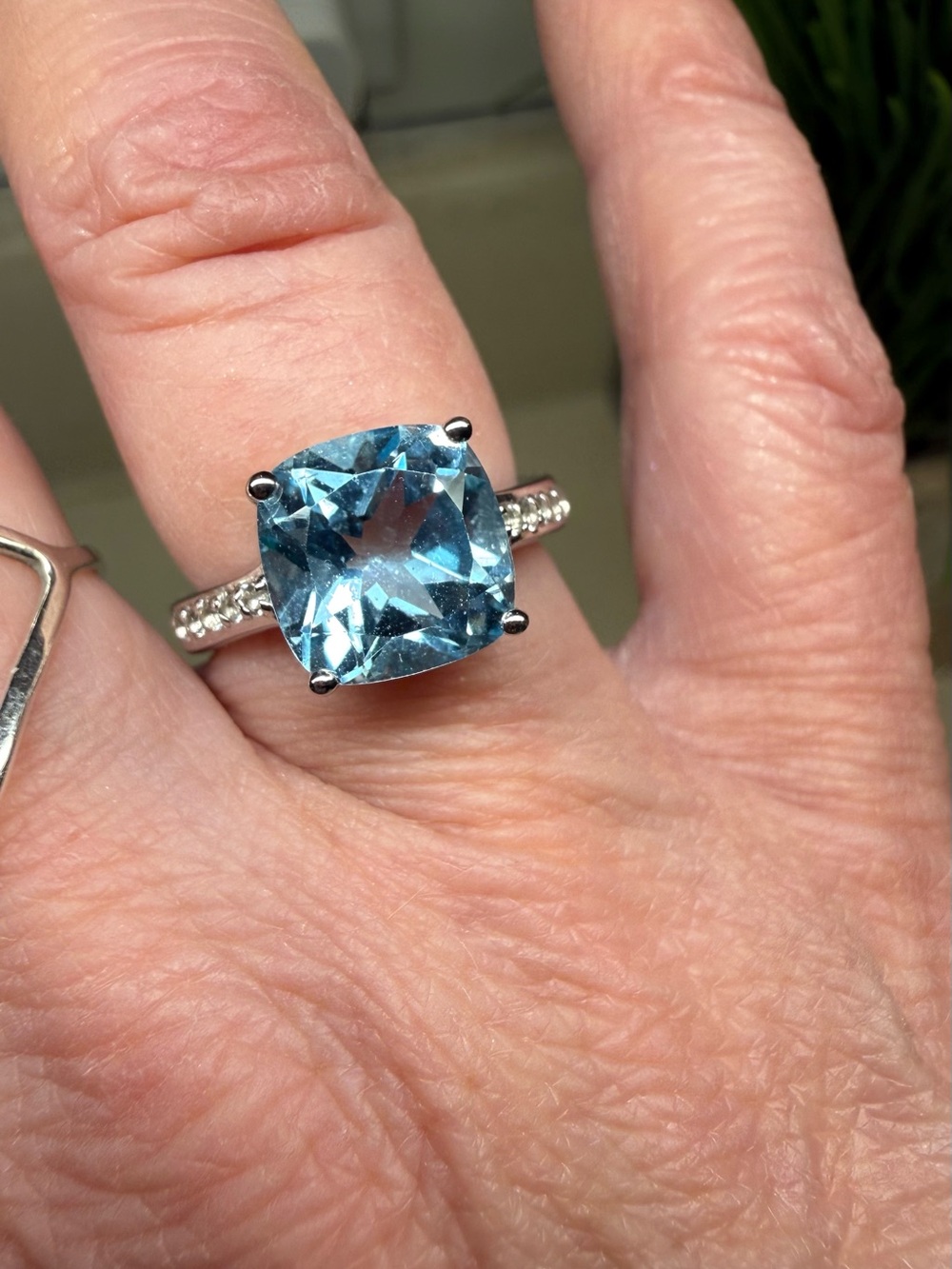 Genuine 4.62ctw blue topaz sterling silver ring , new with tag , size 7 - Picture 2 of 8